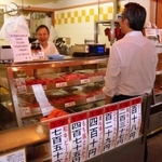 創業６１年を迎えた「コロッケと…　神戸水野屋」の水道筋本店＝灘区水道筋３