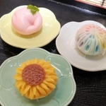 夏の限定商品（左から）「朝顔」「ひまわり」「花火」＝美吉堂本舗