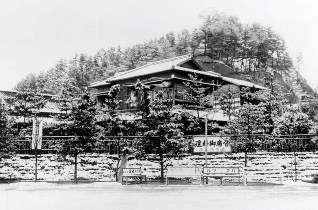 旅館とみられる建物が写る昭和初期の丸山地区（神戸アーカイブ写真館提供）