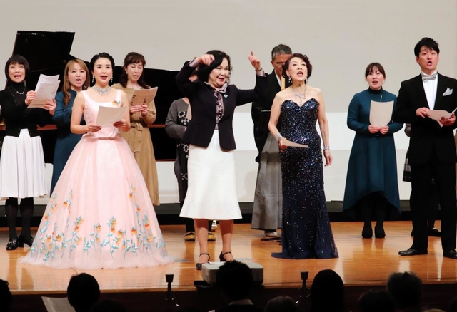 フィナーレを飾った「今ありて」。未来の希望を歌に乗せた＝ピフレホール