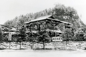 旅館とみられる建物が写る昭和初期の丸山地区（神戸アーカイブ写真館提供）