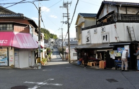 昔からの商店が残る＝神戸市長田区檜川町１