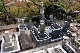 土葬の形式も残る＝長田区滝谷町