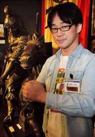 ＫＯＢＥ鉄人三国志ギャラリー館長の岡本伸也さん
