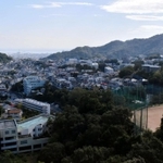 神戸市道夢野白川線（旧西神戸有料道路）丸山大橋付近から見た丸山地区