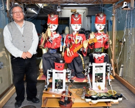 多彩なロボット開発に力を注ぐ井辺智吉社長＝ロボット開発会社「ピノキオ」