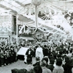 売り出しでにぎわう１９７１年の六間道商店街３丁目（神戸アーカイブ写真館提供）