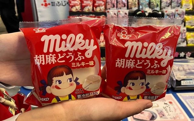 ふじや食品が不二家と開発した「milky胡麻どうふ」
