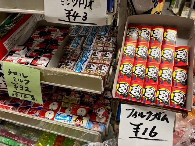 10円商品は店頭から消えた（東京都江戸川区の駄菓子屋「石川商店」）