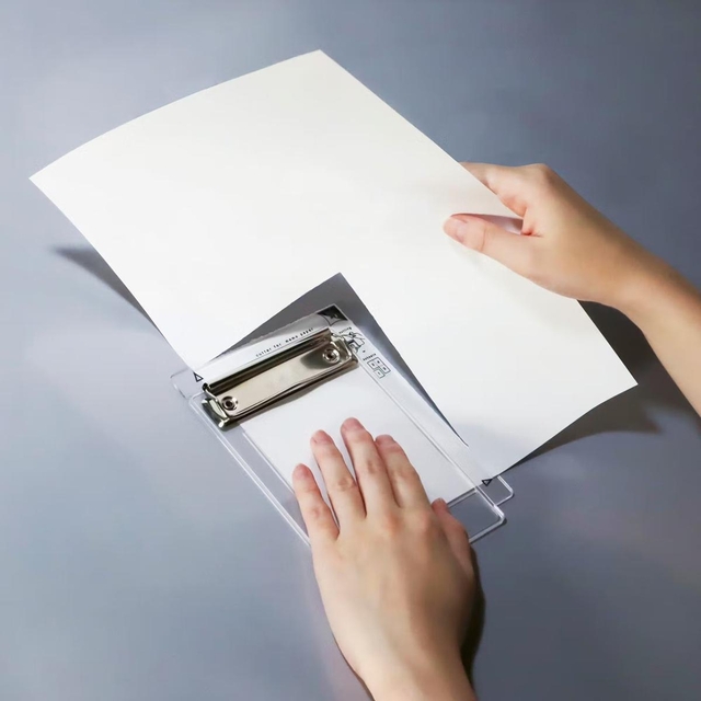 「ヨンブンカッツ」は紙をきれいに安全に切れる「アルミ定規」の刃を採用した