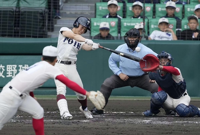 甲子園大会は春夏合計で約100万人の観客を集めるビッグイベントだ（今春の決勝の智弁学園－大阪桐蔭戦）