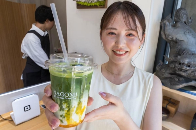 マンゴーシロップと抹茶ラテをあわせたマンゴー抹茶ラテ（東京都中央区）