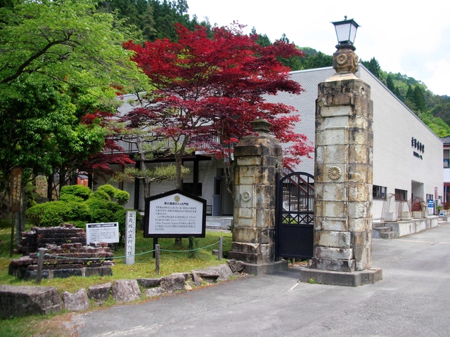 生野鉱山正門門柱