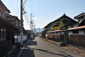 江戸時代に但馬街道の宿場町としてにぎわった粟賀の町並み＝神河町粟賀町