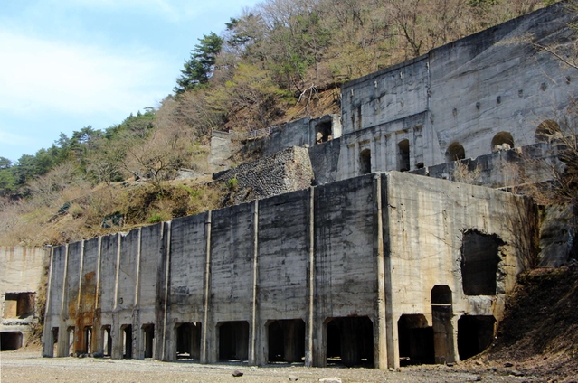 日本遺産に選ばれた「鉱石の道」にある明延鉱山の大仙選鉱場跡地＝養父市大屋町明延