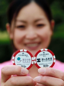 日本遺産認定を記念してデザインしたチップマーカー＝生野高原カントリークラブ