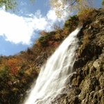 兵庫県最大規模を誇る名瀑「天滝」。「日本の滝百選」の一つ＝養父市
