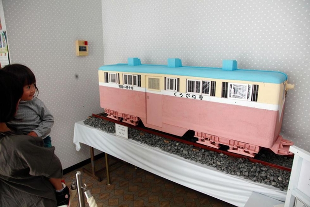 八鹿町大森区が制作したくろがね号の３分の１模型＝養父市大屋町明延