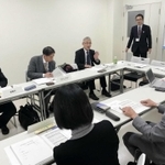 有識者を交え、観光振興の戦略などを協議する作業部会＝県和田山庁舎