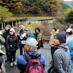最上部が公開された神子畑選鉱場跡＝１１月１９日、朝来市佐嚢（撮影・秋山亮太）