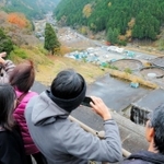 最上部が公開された神子畑選鉱場跡＝１１月１９日、朝来市佐嚢（撮影・秋山亮太）