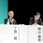 銀の馬車道・鉱石の道について意見を交わすパネリストら＝２１日午後、姫路市増位新町２、花の北市民広場