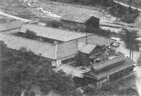 大正時代に建てられた「力泉寮」＝朝来市生野町猪野々（同市提供）