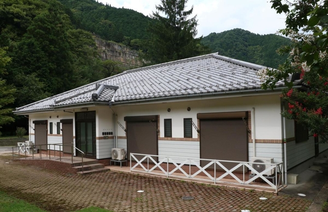 神子畑選鉱場を紹介する交流館として改修される建物＝朝来市佐囊