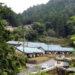 明延鉱山の労働者や家族が暮らした北星長屋社宅＝養父市大屋町明延