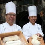 坑道内で３カ月熟成させ、果実のうまみが詰まった「蔵出しシュトーレン」＝生野銀山