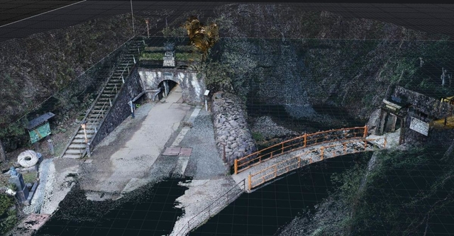 あらゆる角度から撮影された写真を組み合わせて生野銀山の外観を立体的に再構築する（ハコスコ提供）