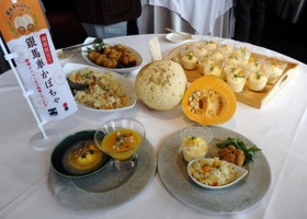 試食会で披露された銀馬車かぼちゃの料理＝２０１９年２月、姫路市内（中播磨県民センター提供）