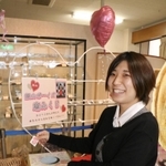 銀山ボーイズ約６０体からのメッセージが書かれた恋みくじも無料で楽しめる＝生野銀山