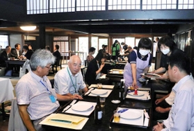 主屋を改装して営業するレストラン「春夏秋冬」＝神河町中村