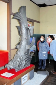 地場産業は瓦作り。姫路城のしゃちほこ（復元）が目を引く＝姫路市船津町