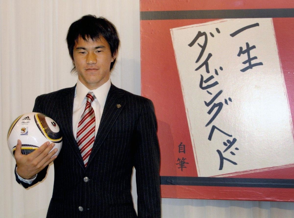 神戸新聞next 連載 特集 岡崎慎司 岡崎慎司 初めてのｗ杯へ ２０１０年