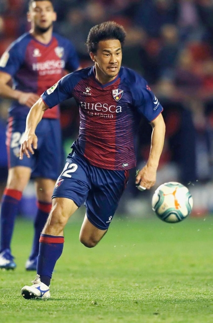 昨季、スペイン２部リーグ優勝と１部復帰に大きく貢献し、今季はさらなる飛躍が期待されるウエスカの岡崎慎司＝２月、マドリード（共同）