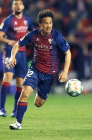 昨季、スペイン２部リーグ優勝と１部復帰に大きく貢献し、今季はさらなる飛躍が期待されるウエスカの岡崎慎司＝２月、マドリード（共同）