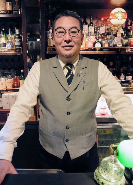 日本バーテンダー協会神戸支部長の大串さん＝加古川市平岡町新在家