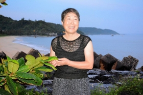温暖な気候にあこがれて移住を決めた目黒輝美さん＝沖縄県国頭村