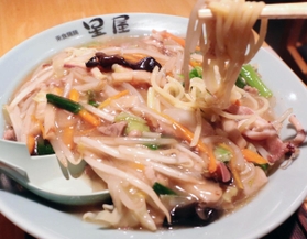 尼崎名物「あんかけチャンポン」＝尼崎市七松町１、星屋