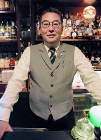 日本バーテンダー協会神戸支部長の大串さん＝加古川市平岡町新在家