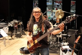 ゴダイゴのベーシストとして活躍するスティーヴ・フォックスさん
