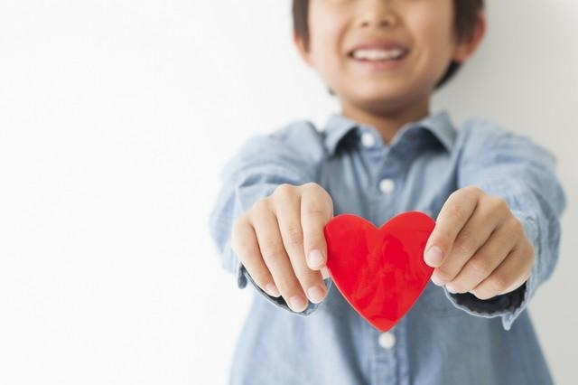 いくつになっても、男の子はママが大好き＝Monet/stock.adobe.com