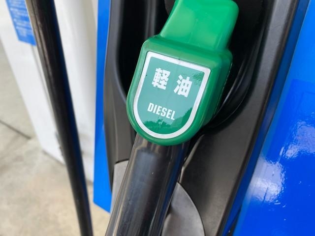 「軽油」の下に「ディーゼル」と書いてありますね
