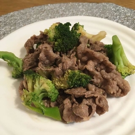 コエンザイムQ10が食事でもおいしく摂れるレシピをご紹介。こちらは牛肉とブロッコリーのオイスターソース炒め（提供画像）