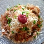 「梅おかか素麺」の材料はチューブの梅肉、かつお節、小ネギ、めんつゆ。味付けは麺つゆと梅肉の塩気のみだそうです（千裕さん提供）