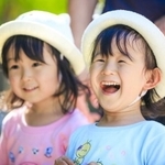 子どもも大人もとにかく安全第一！親も子も無理なく楽しく公園デビューができればいいですね（beeboys/stock.adobe.com）