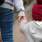 「子どもを連れて逃げるしか、なかった」。元夫から心身に暴力を受けた女性は、そう語った（イメージ写真）＝shirohige/stock.adobe.com