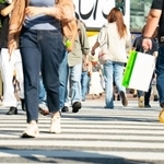 ワクチン接種が進み、経済活動が本格的に再開することへの期待感が高まっている（oka/stock.adobe.com）